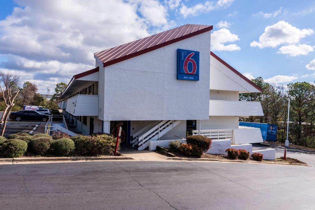 a building with a sign on the side of it at Motel 6-Birmingham, AL in Birmingham