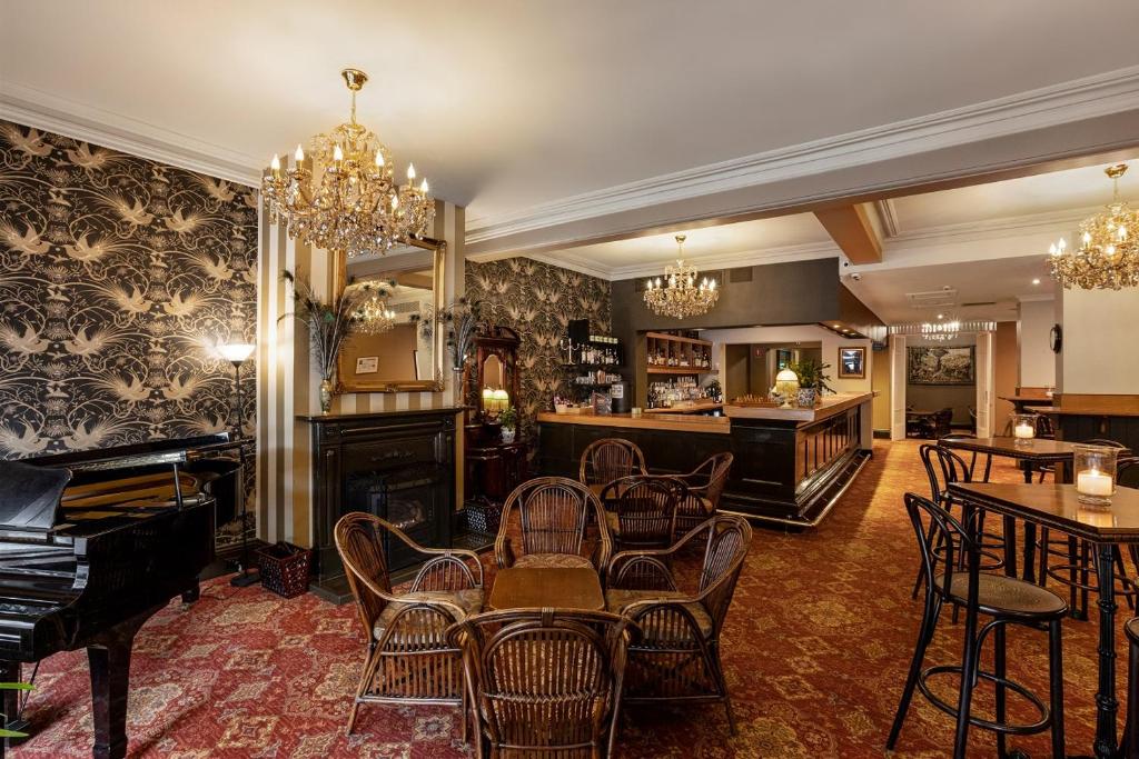 Posezení v ubytování Hadley's Orient Hotel