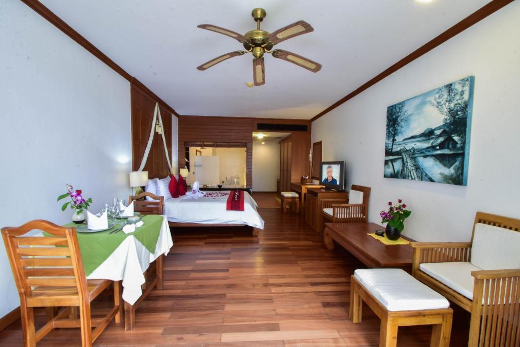 Postel nebo postele na pokoji v ubytování Layalina Hotel