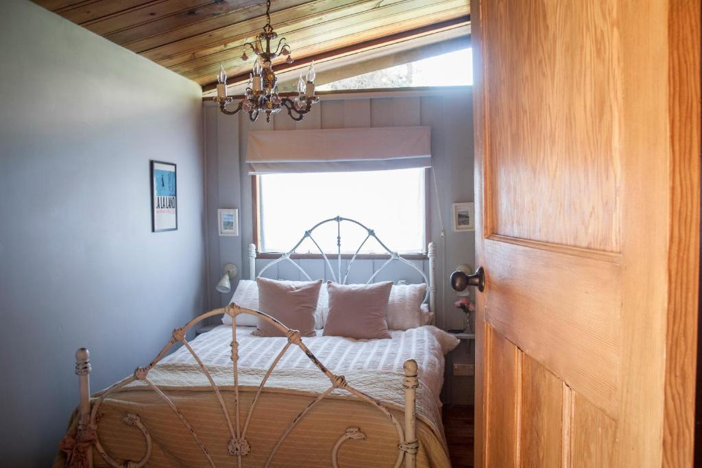 Voodi või voodid majutusasutuse Little Kestrel Cabin toas
