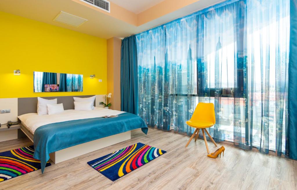 Postel nebo postele na pokoji v ubytování West City Hotel