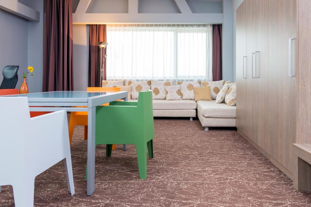 Posezení v ubytování West City Hotel