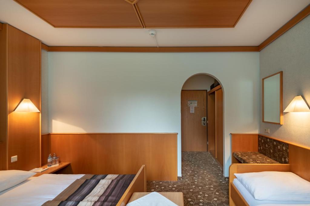 Postel nebo postele na pokoji v ubytování Hotel Gasthof Seeland