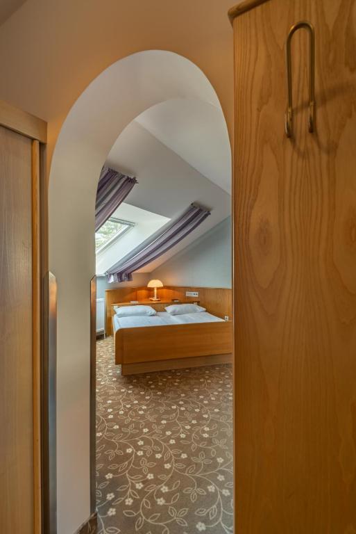 Postel nebo postele na pokoji v ubytování Hotel Gasthof Seeland