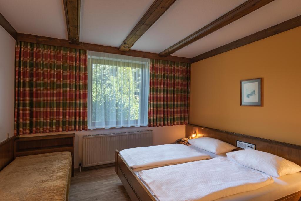 Postel nebo postele na pokoji v ubytování Hotel Gasthof Seeland