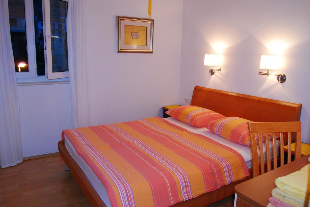 Postel nebo postele na pokoji v ubytování Apartments & Rooms Luna