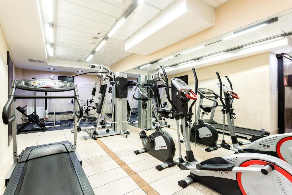 Fitness centrum a/nebo fitness zařízení v ubytování Qubus Hotel Kielce