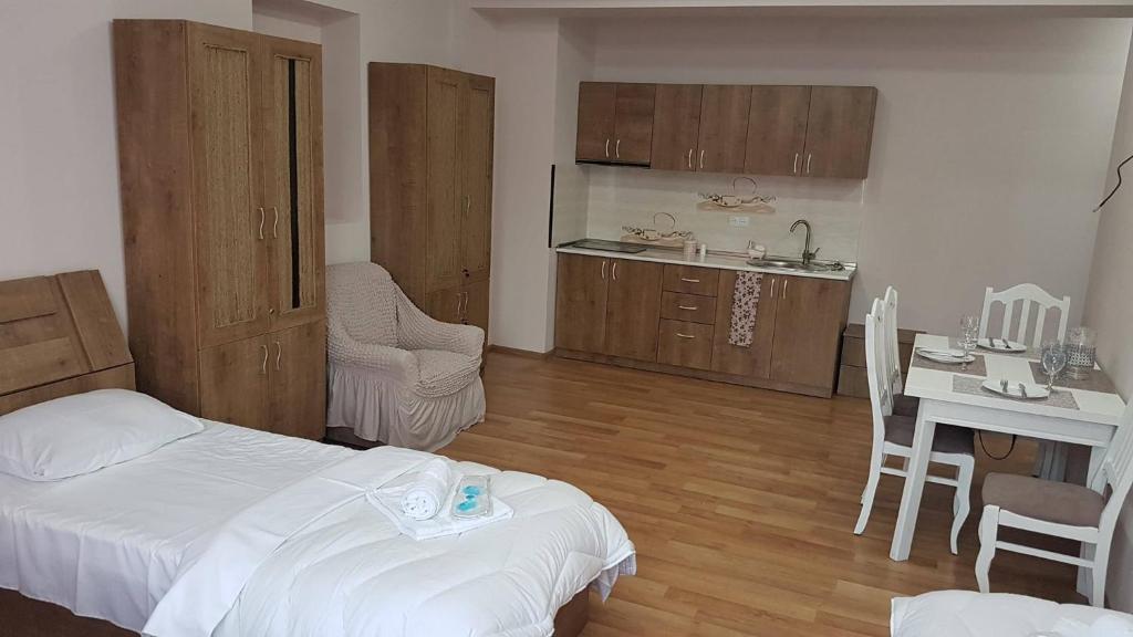 Kuchyň nebo kuchyňský kout v ubytování Hotel Caucasus