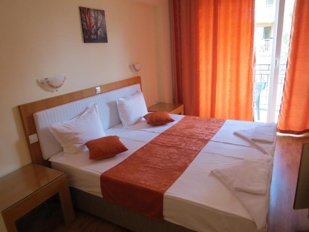 Postel nebo postele na pokoji v ubytování Family Hotel Dayana Beach