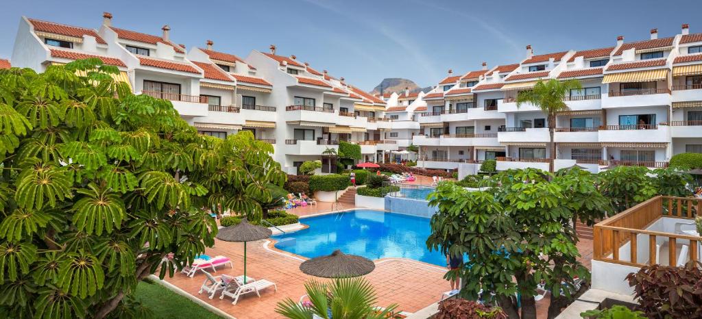 an aerial view of a hotel with a swimming pool at Apartamentos HG Cristian Sur in Los Cristianos