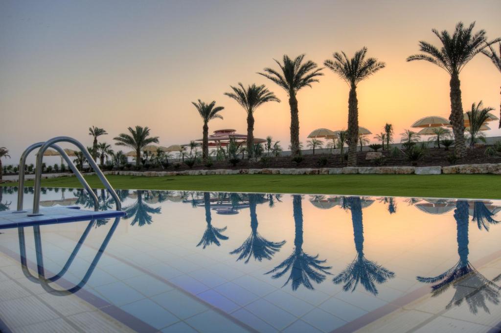 Bazén v ubytování Herods Dead Sea – A Premium Collection by Fattal Hotels nebo v jeho okolí