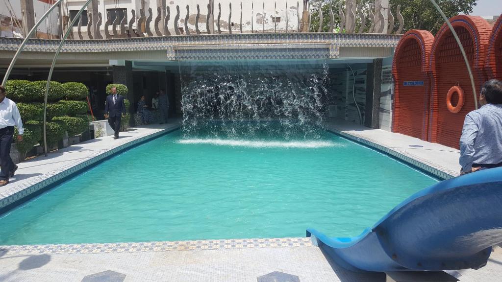 Bazén v ubytování Hotel Amar nebo v jeho okolí