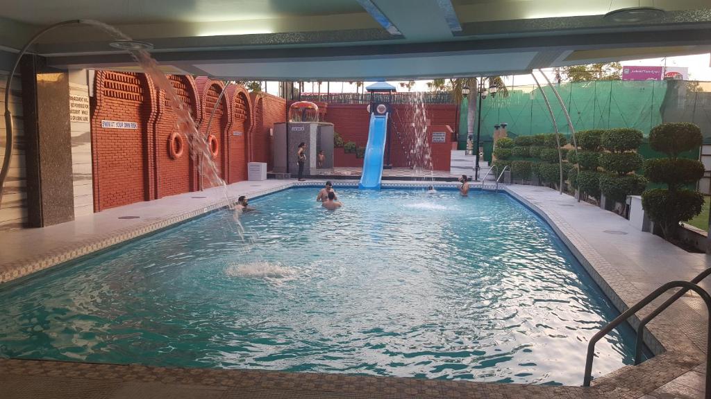 Bazén v ubytování Hotel Amar nebo v jeho okolí