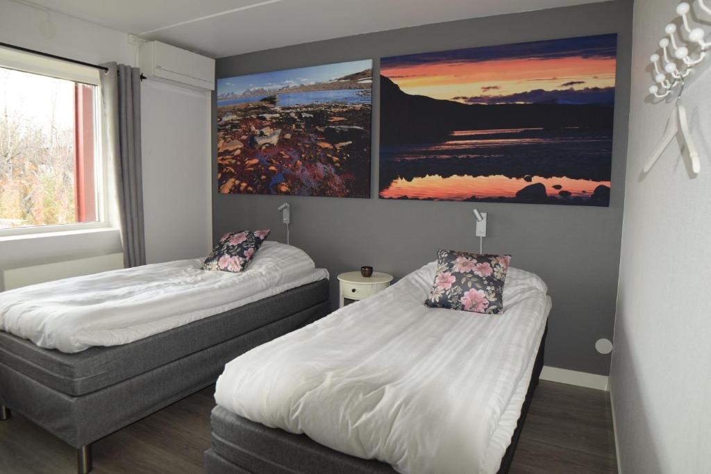 Postel nebo postele na pokoji v ubytování Abisko Hostel