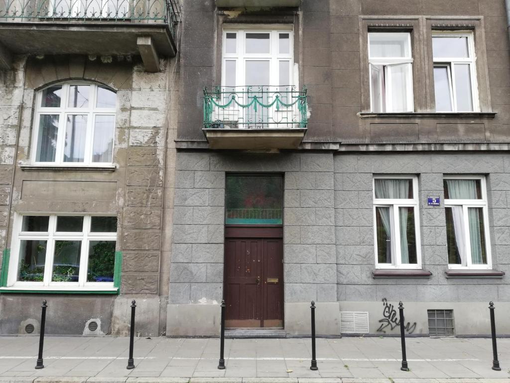 Budova, v ktorej sa apartmán nachádza
