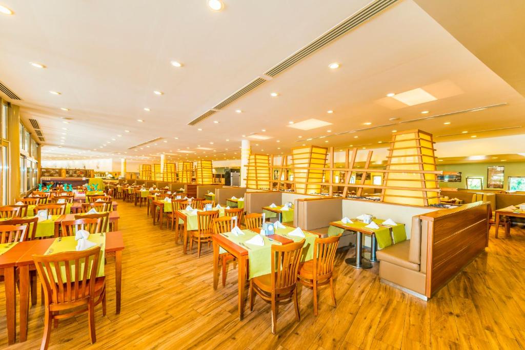 A restaurant or other place to eat at VONRESORT Golden Beach & Aqua - Kids Concept-Ultra All Inclusive