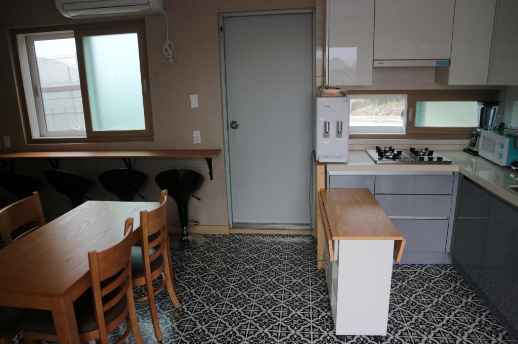 Kuchyň nebo kuchyňský kout v ubytování Blue Island Guesthouse