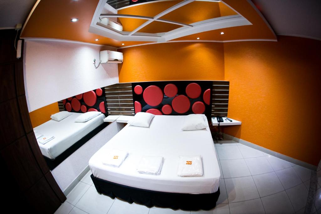  Motel Supreme