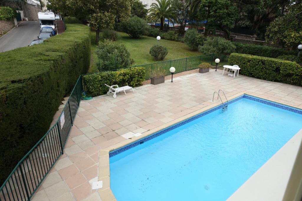 Swimmingpoolen hos eller tæt på Eden Beach