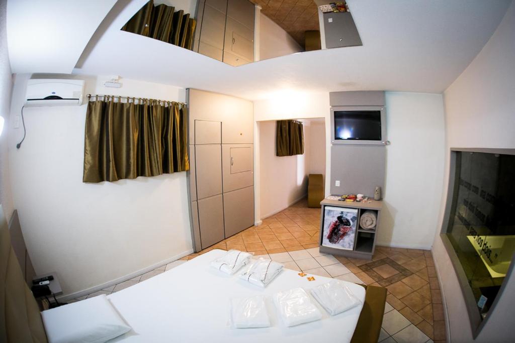  Motel Supreme