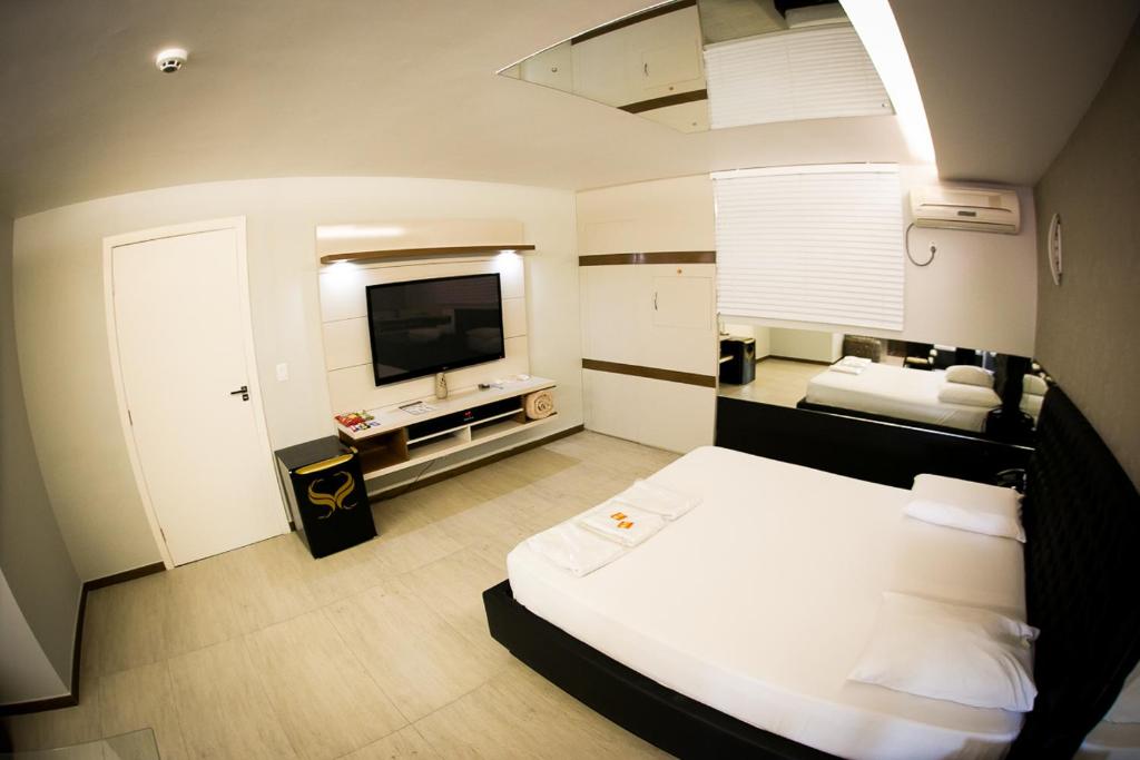  Motel Supreme