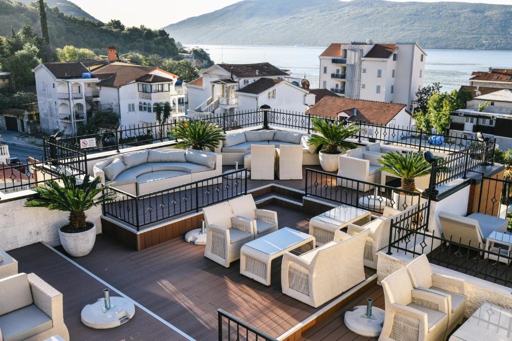 Nespecifikovaný výhled na hory nebo výhled na hory při pohledu z hotelu