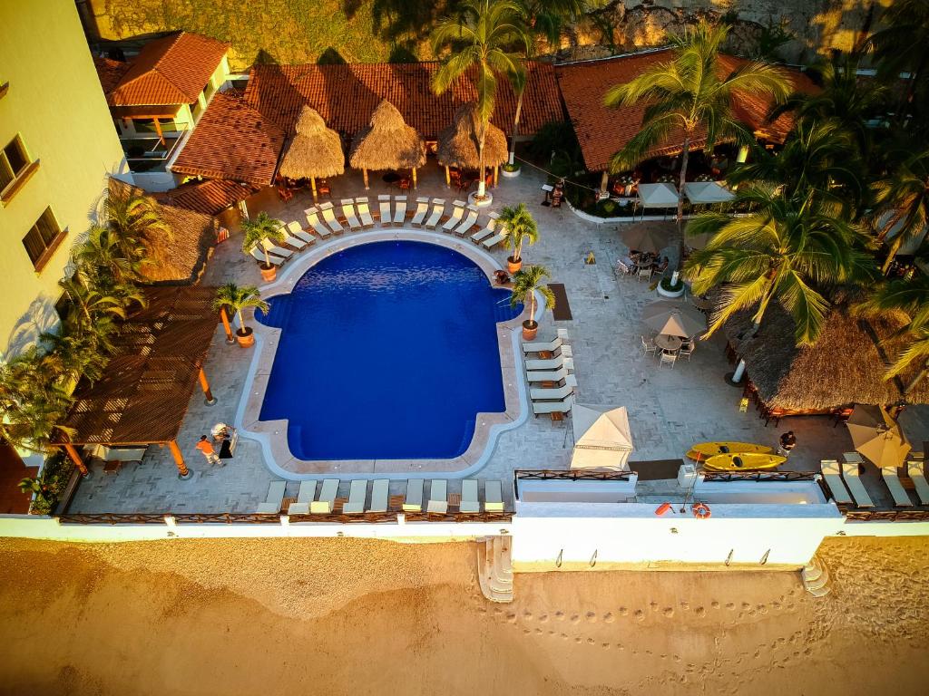 Bazén v ubytování Costa Sur Resort & Spa nebo v jeho okolí