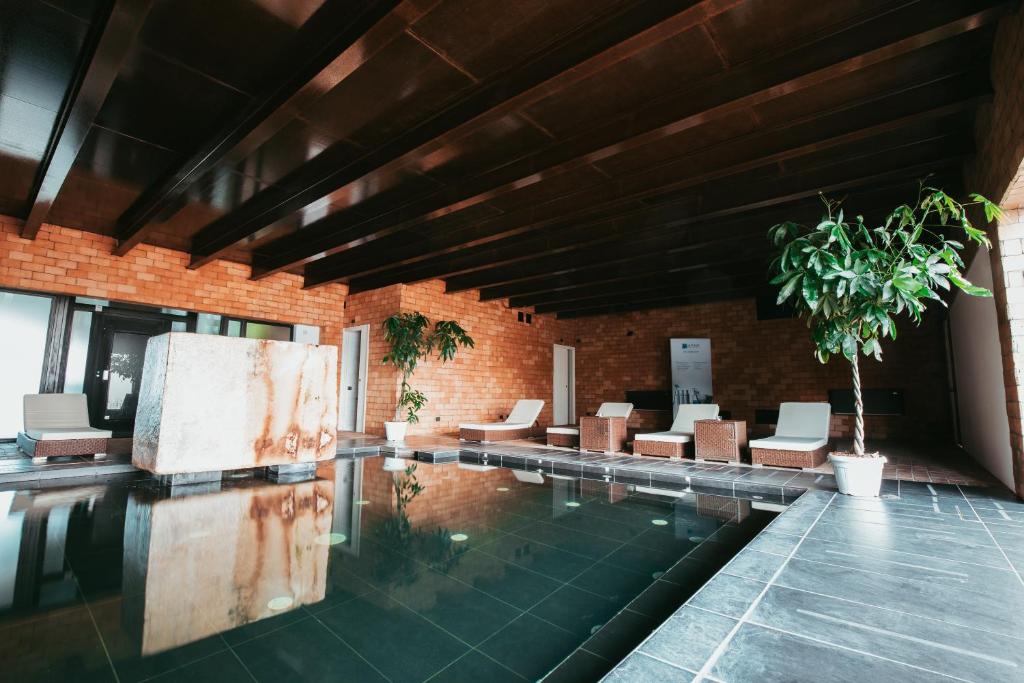 Bazén v ubytování Foro Appio Mansio Hotel nebo v jeho okolí