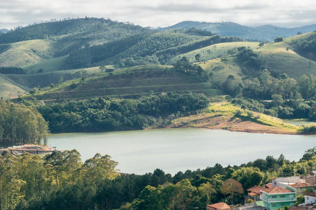 a view of a lake in the hills at Pousada Lourenço in Nazaré Paulista