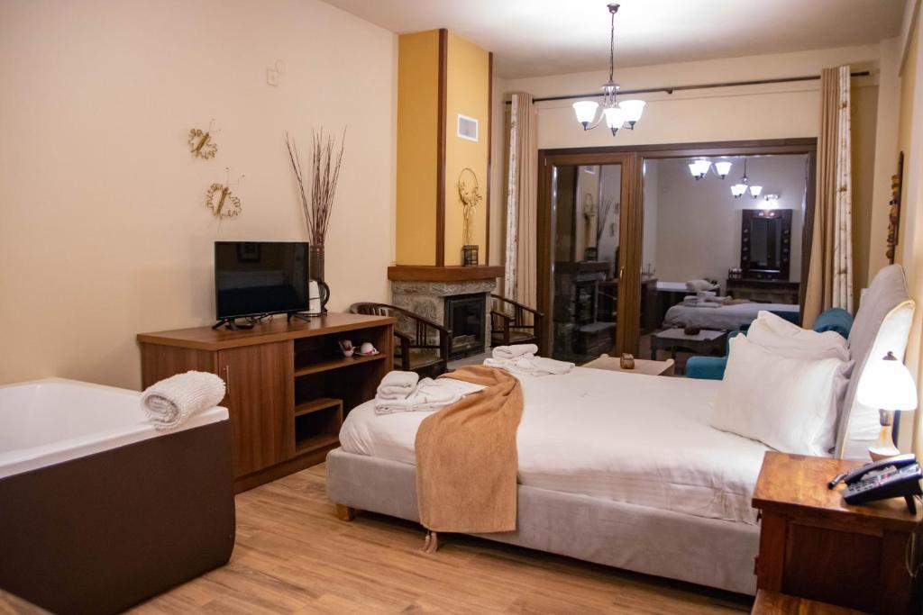 Postel nebo postele na pokoji v ubytování Pandion Luxury Boutique Hotel & Suites with Spa