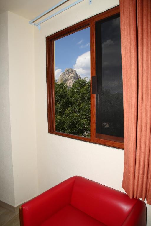 Nespecifikovaný výhled na hory nebo výhled na hory při pohledu z hotelu