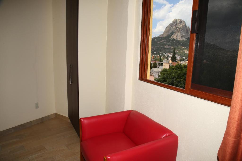 Nespecifikovaný výhled na hory nebo výhled na hory při pohledu z hotelu