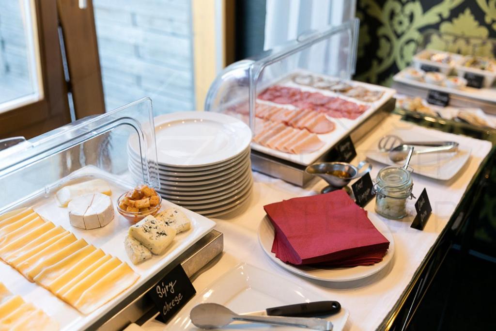 Pytloun City Boutique Self Check-in Hotel - Resim 15