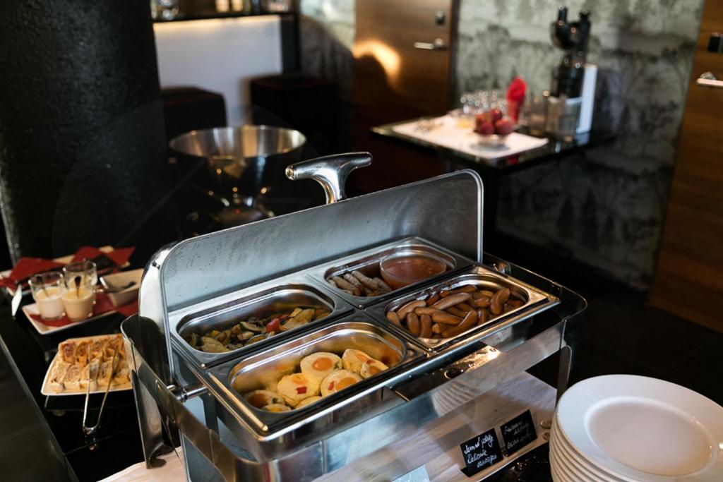 Pytloun City Boutique Self Check-in Hotel - Resim 18