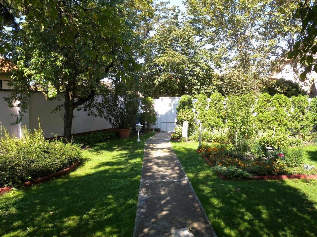 Vonkajšia záhrada v ubytovaní Apartment Siofok, Lake Balaton 3