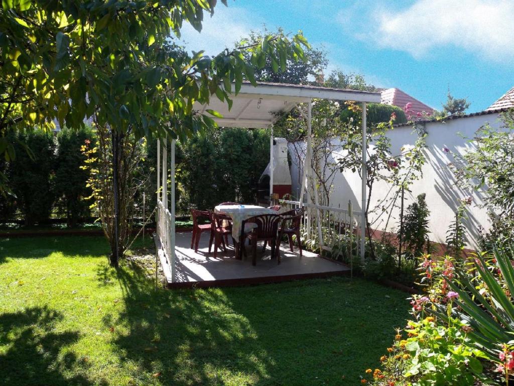 Vonkajšia záhrada v ubytovaní Apartment Siofok, Lake Balaton 3