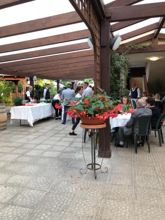 A restaurant or other place to eat at Hotel La Rotonda