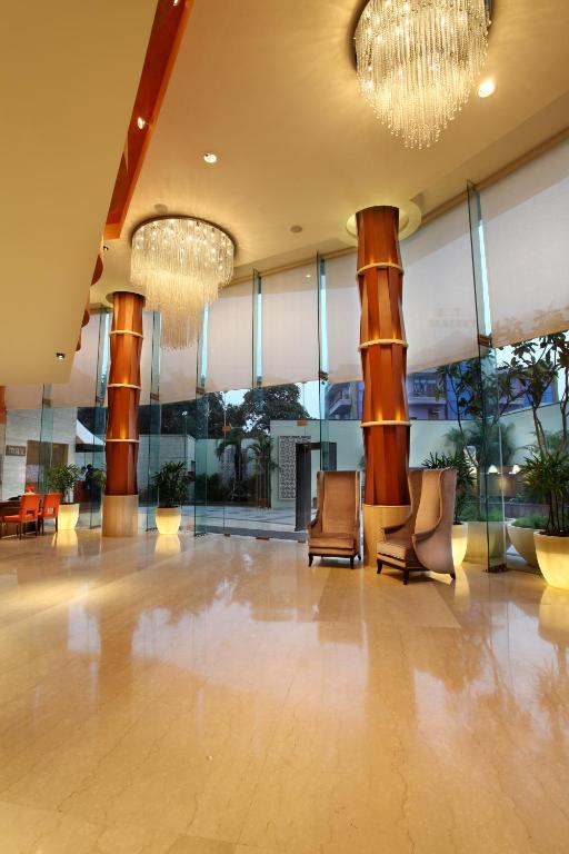 Posezení v ubytování Mahagun Sarovar Portico Suites