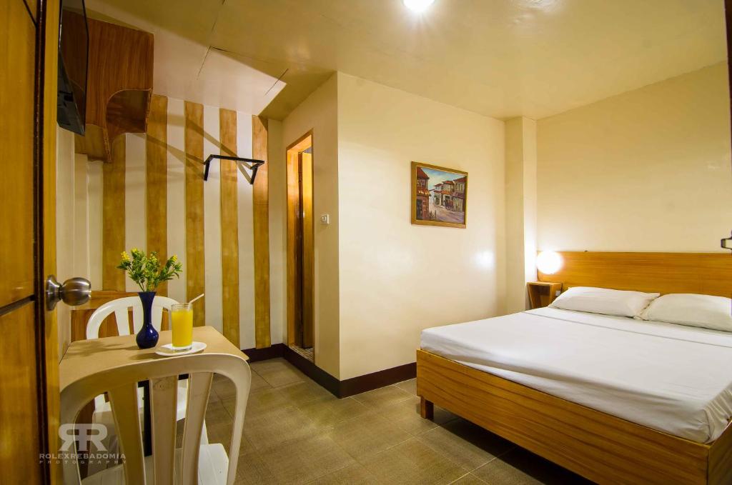 Postel nebo postele na pokoji v ubytování Diamond Hotel And Resto