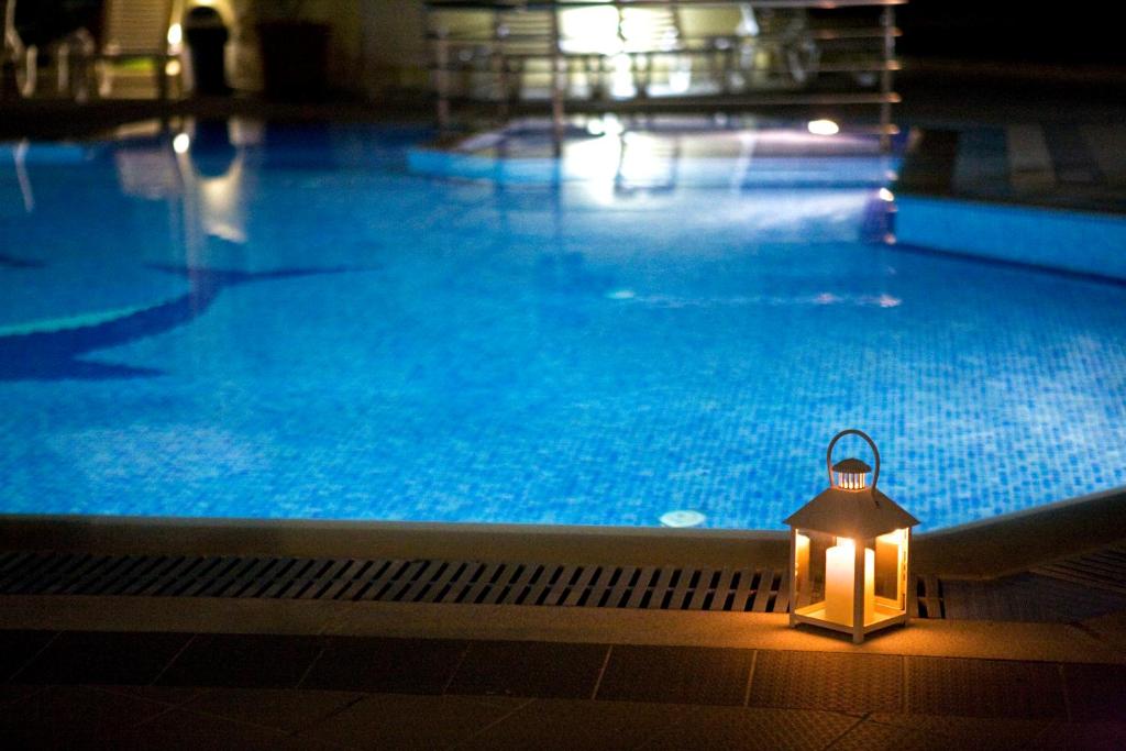 Bazén v ubytování Stratos Hotel nebo v jeho okolí