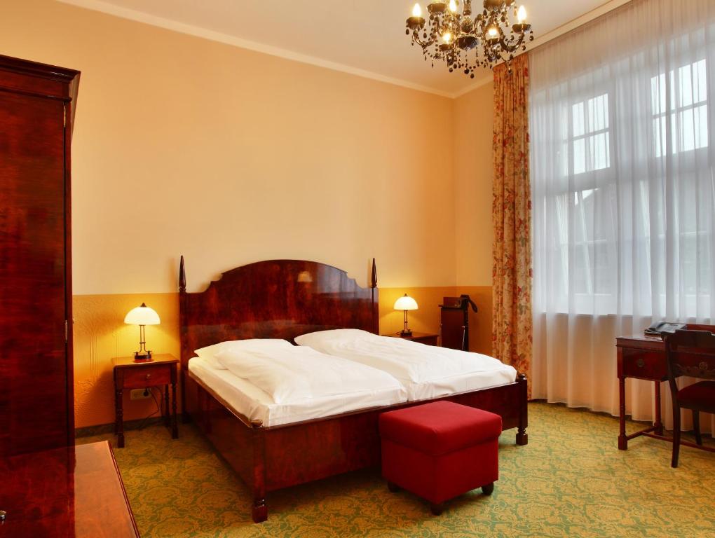 Postel nebo postele na pokoji v ubytování Hotel Bellmoor im Dammtorpalais