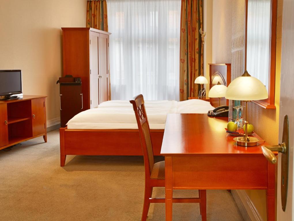 Postel nebo postele na pokoji v ubytování Hotel Bellmoor im Dammtorpalais