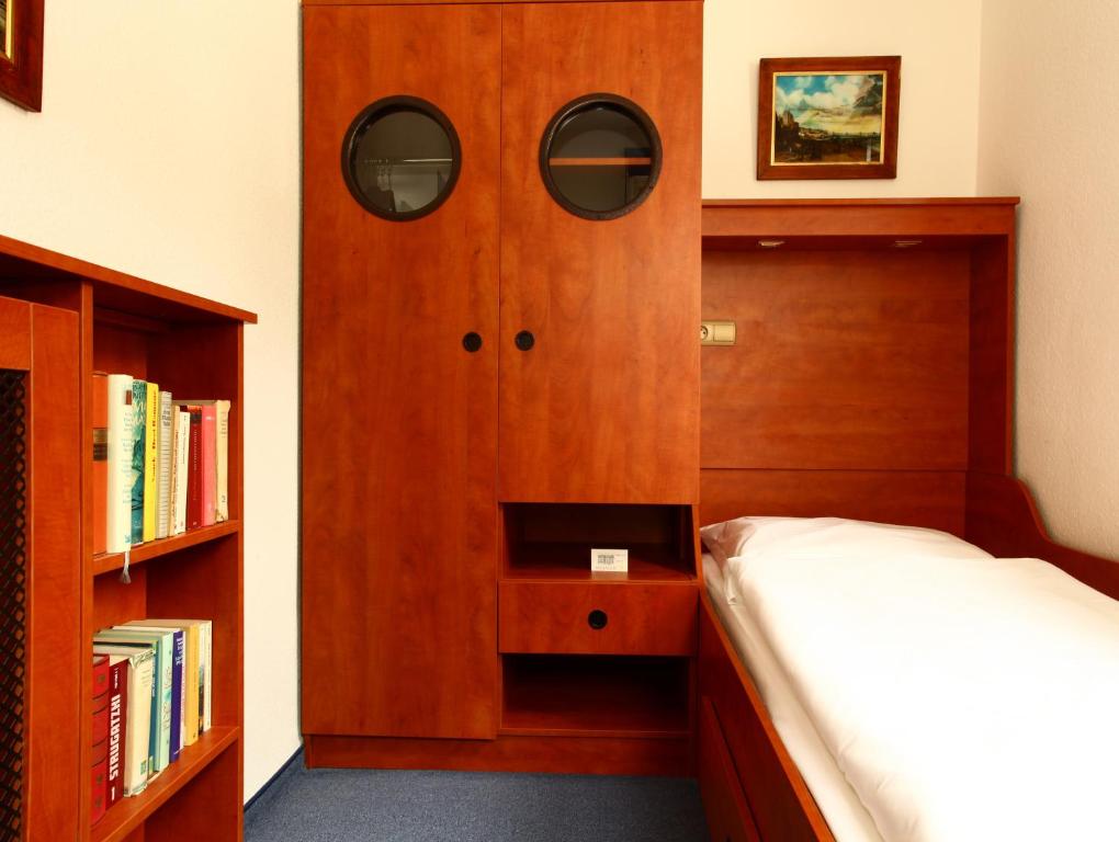 Postel nebo postele na pokoji v ubytování Hotel Bellmoor im Dammtorpalais