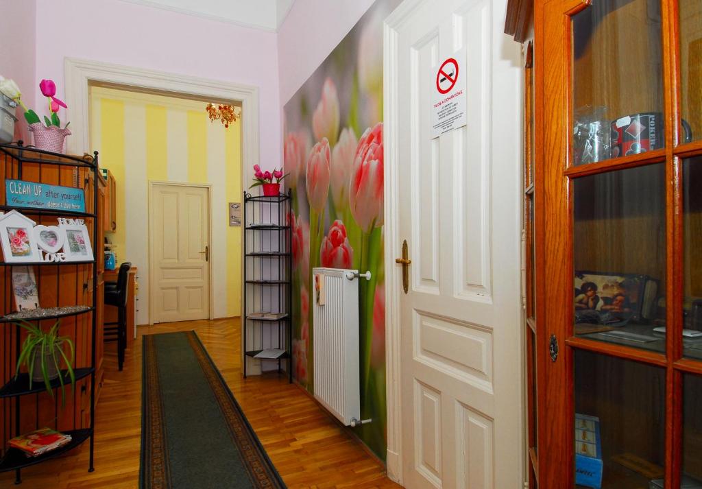 Mandy Apartments - Double Or Twin Room With Private External Bathroom