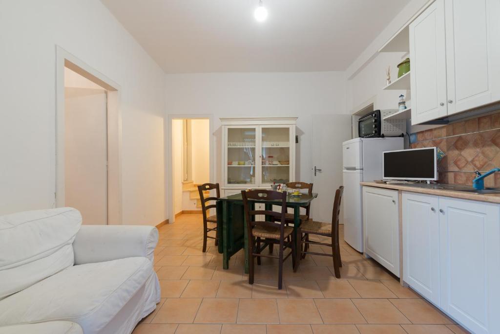A kitchen or kitchenette at Brezza di Mare - Sea Breeze