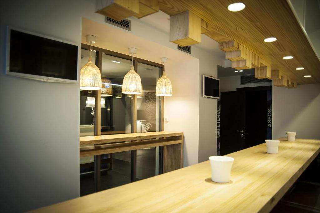 Televízia a/alebo spoločenská miestnosť v ubytovaní Hotel Forum Evolución