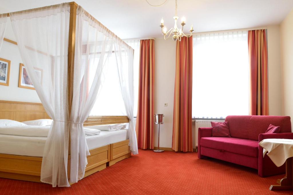 Postel nebo postele na pokoji v ubytování Land- und Golfhotel Alte Fliegerschule