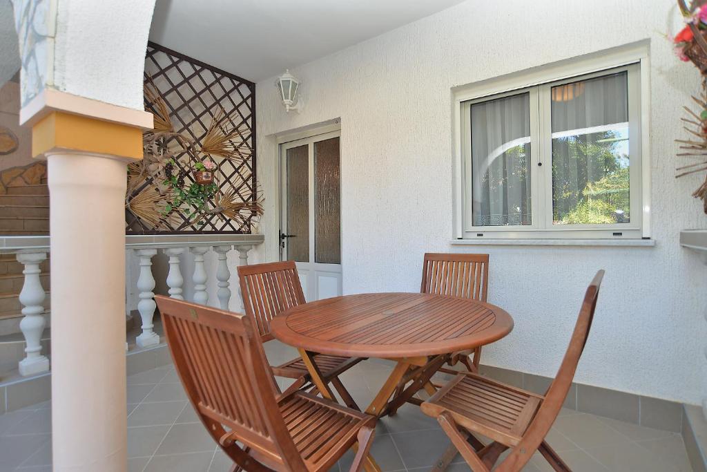 Zdjęcie z galerii obiektu Apartments Vrcevan 811 w Medulinie