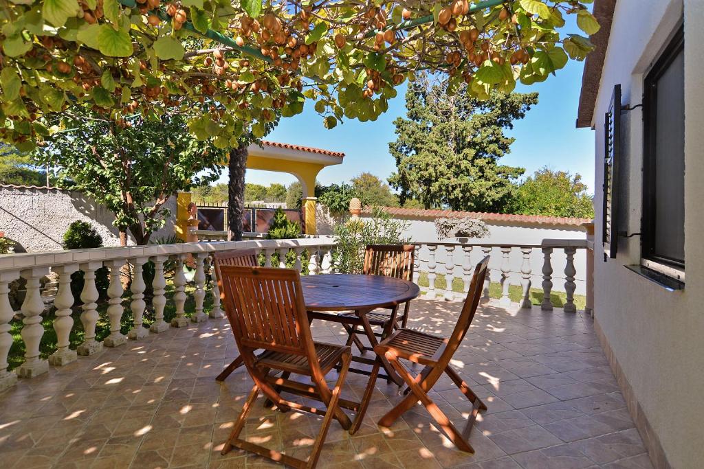 Balkon lub taras w obiekcie Apartments Vrcevan 811
