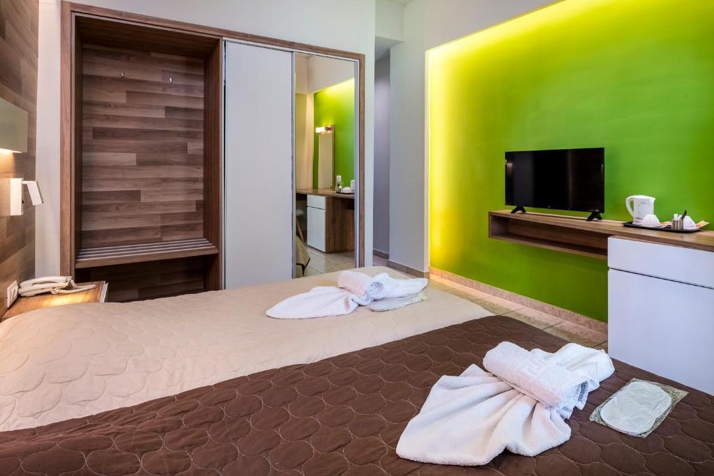 Postel nebo postele na pokoji v ubytování Olympia Hotel